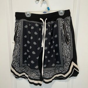 Size Up bandana print gym shorts with zippers. Size L. Like new.